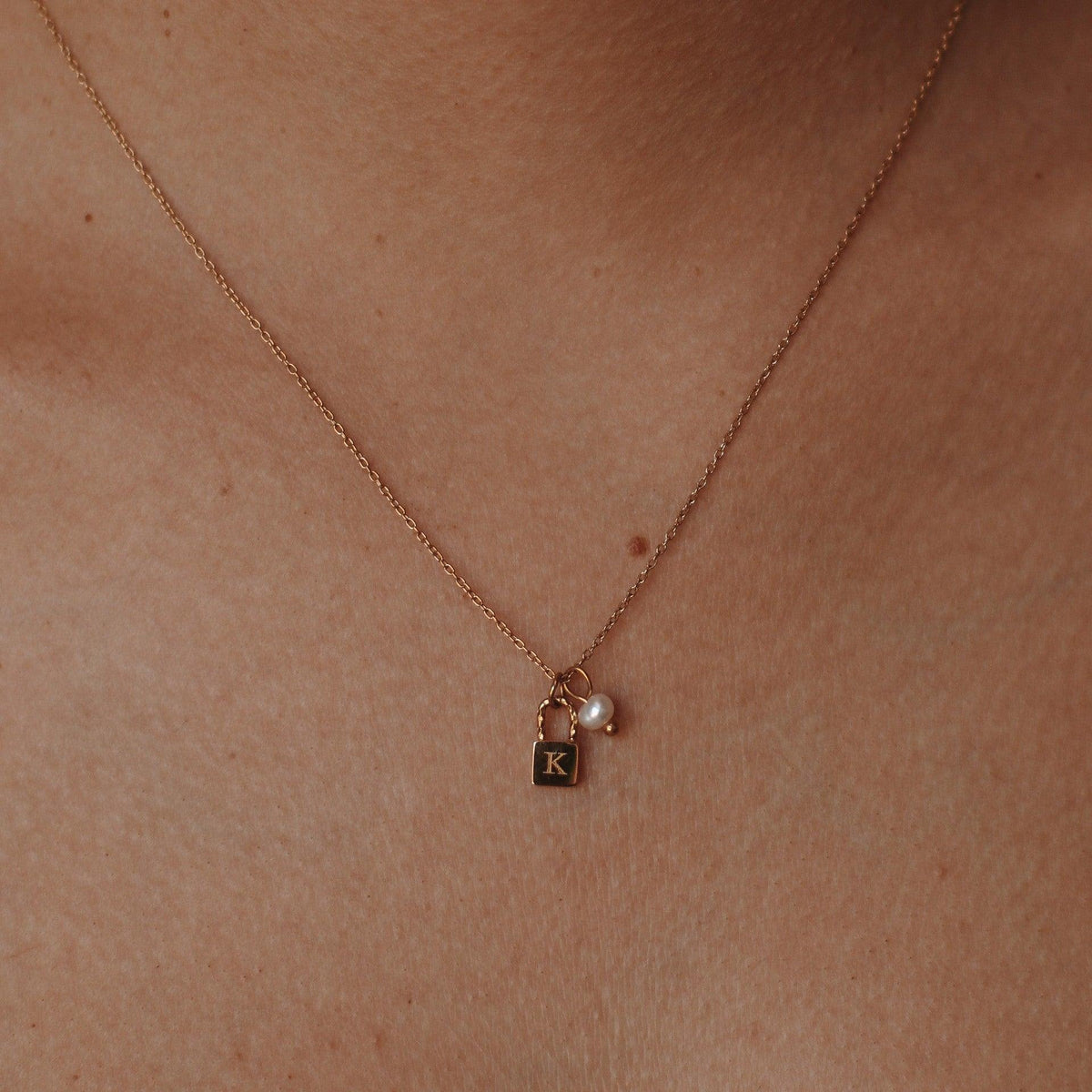Initial Letter Lock Pearl Necklace - zuzumia