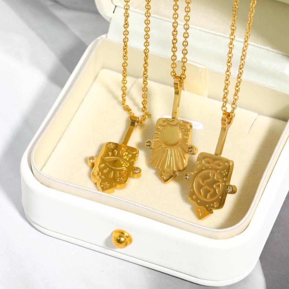 18K Gold Tarot Card Necklace - zuzumia