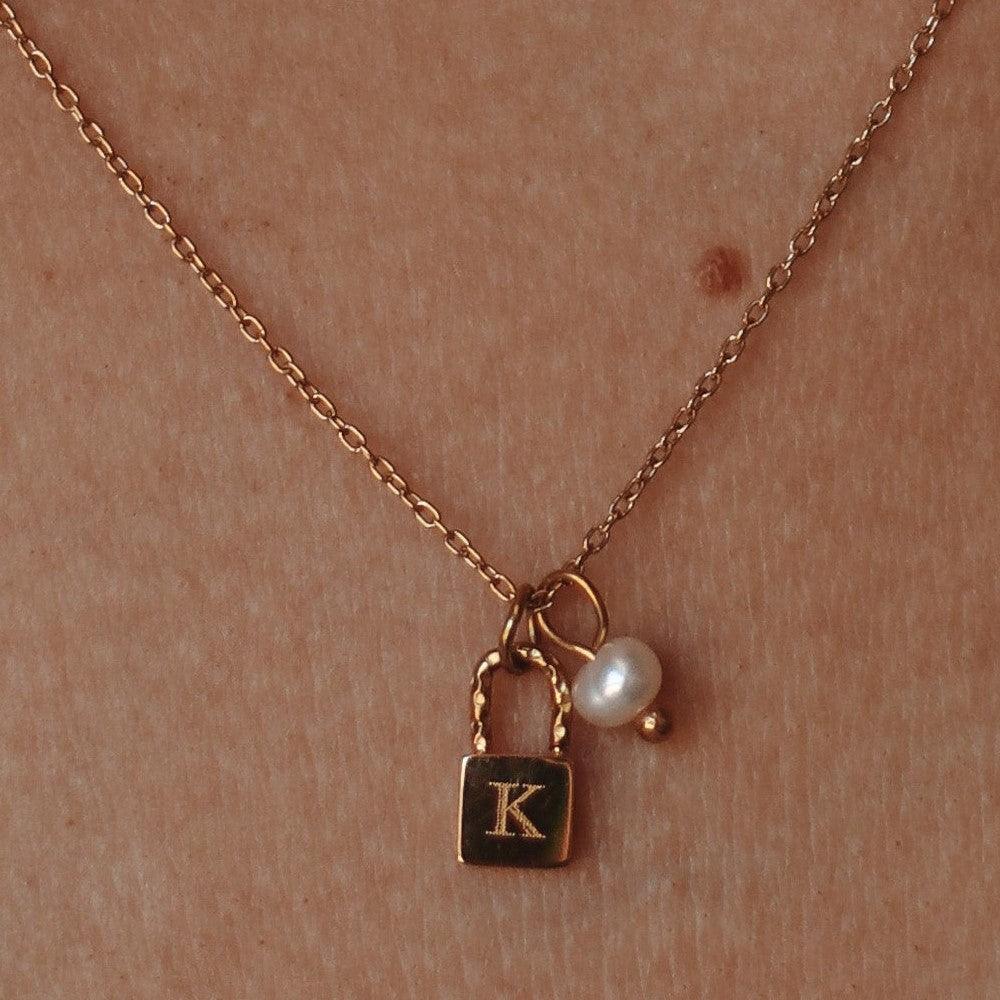 Initial Letter Lock Pearl Necklace - zuzumia