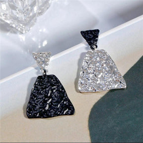Black And White Colorblock Earrings - zuzumia