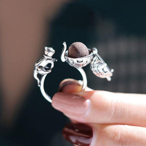 'Cute Cat Playing Ball' Creative Perfume Ring - zuzumia
