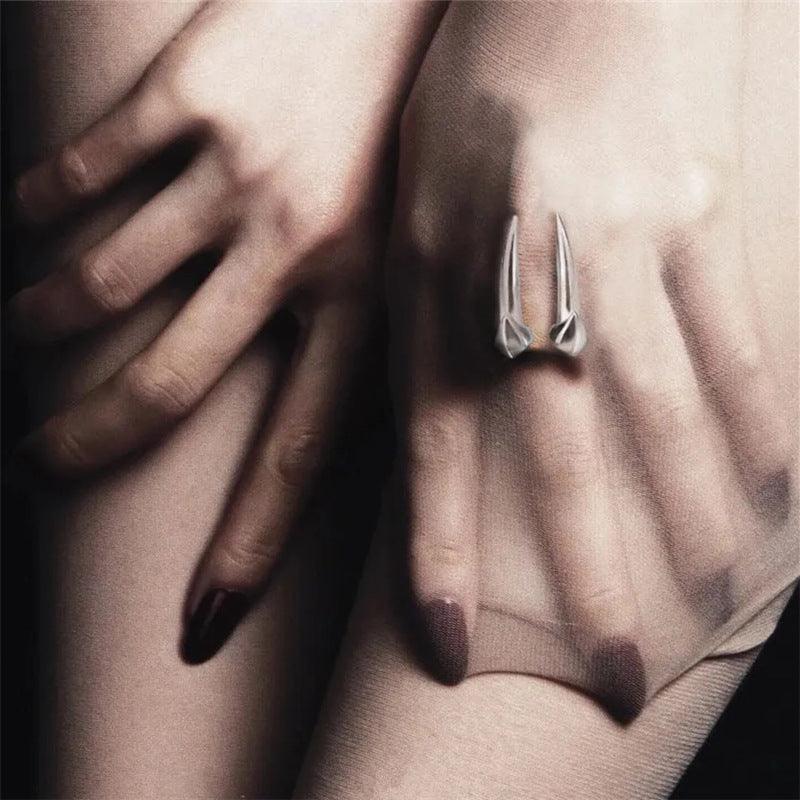 Horn Talisman Ring - zuzumia