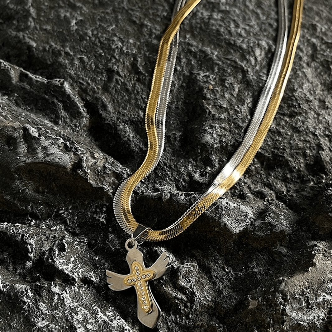 Wings of Redemption Cross Necklace - zuzumia