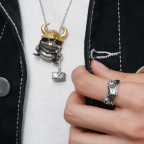 Retro Silver Frog Pendant Necklace