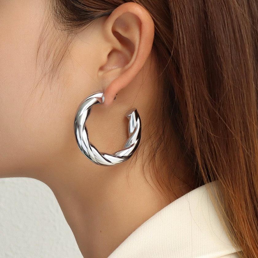 C-Shaped Round Earrings - zuzumia