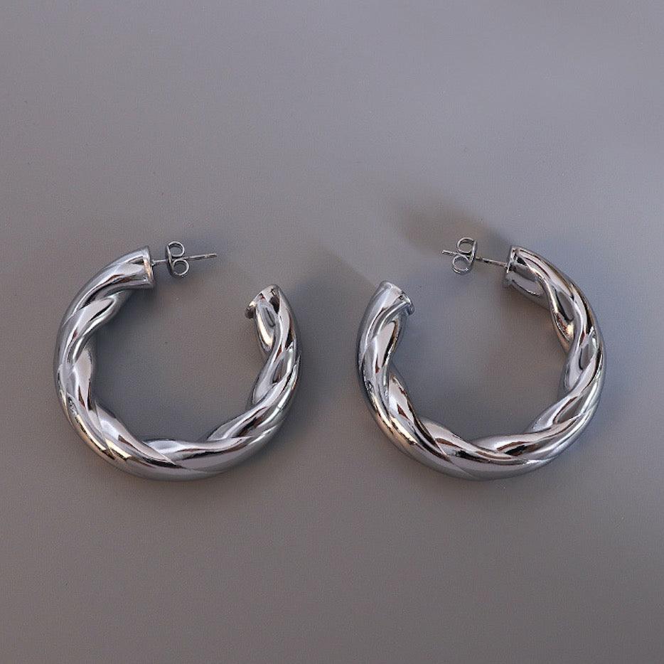 C-Shaped Round Earrings