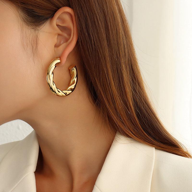 C-Shaped Round Earrings - zuzumia