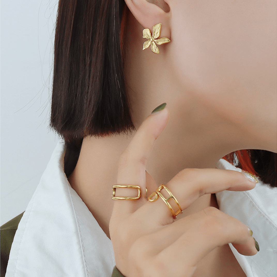 Petal Embossed Earrings - zuzumia