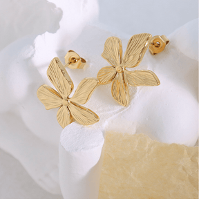 Petal Embossed Earrings - zuzumia