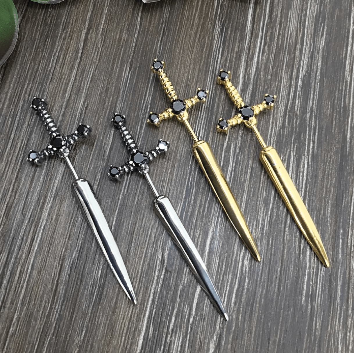Gothic Sword Screw Earrings - zuzumia